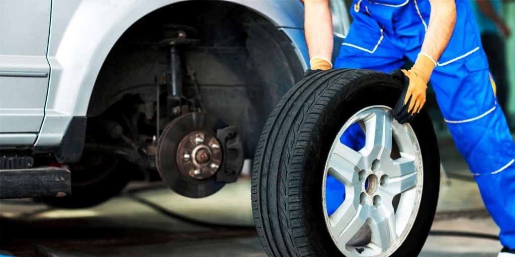 Сезонная переобувка шин в Шинном бюро Шлепакова