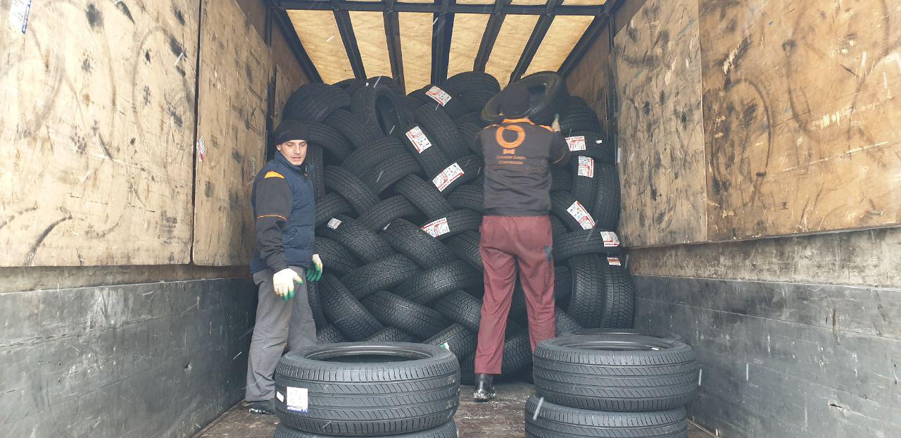 Разгрузка шин от Michelin в Шинном бюро Шлепакова